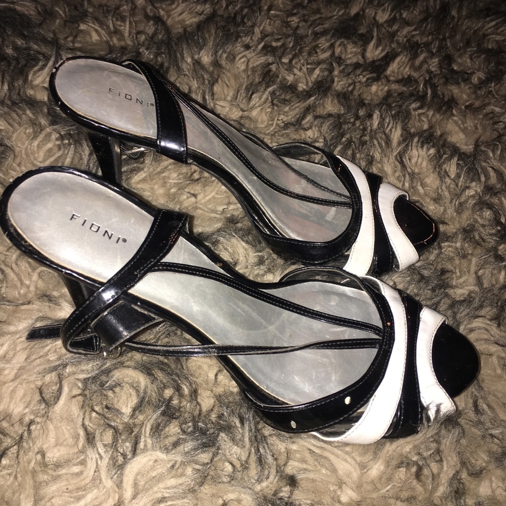 Open toe pumps